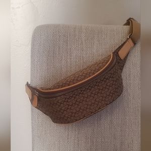 Vintage Coach waist pouch kahki tan signature.